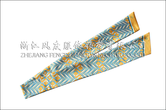 農行 仿絲雙層衣領 規格：132x9.5x6.5cm