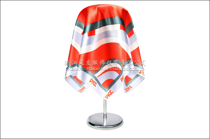 PICC保險 仿絲小方巾 規格：53x53cm