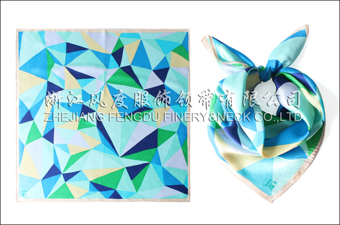 泰康人壽保險 真絲小方巾 規格：53x53cm