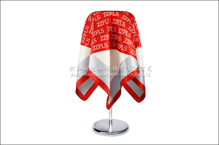 鄭州外國語學院 真絲小方巾 規格：53x53cm