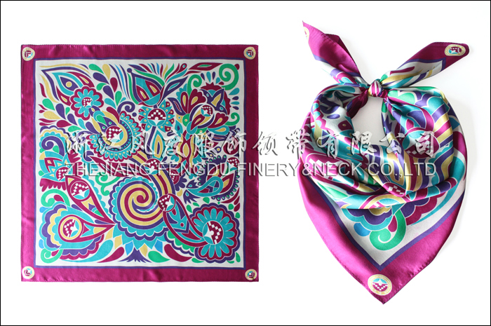 康橋學校 真絲中方巾 規格：68x68cm