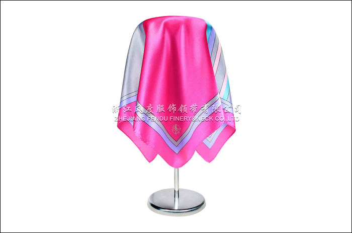 美敦力 真絲小方巾 規格：53x53cm