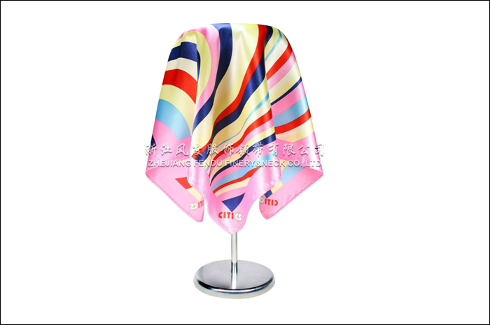 中信萬通集團 仿絲小方巾 規格：53x53cm