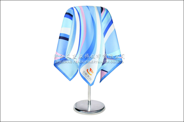 中峰集團 仿絲小方巾 規格：53x53cm