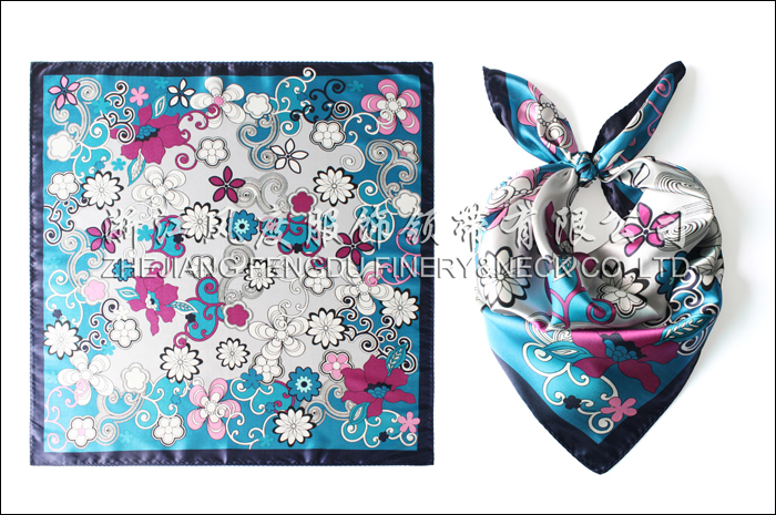 萬達電影院 仿絲小方巾 規格：53x53cm