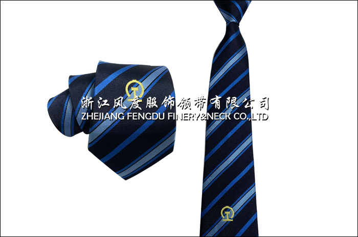 色真帶 2015式鐵路制服。.jpg